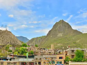 Ganbao Tibetan Village