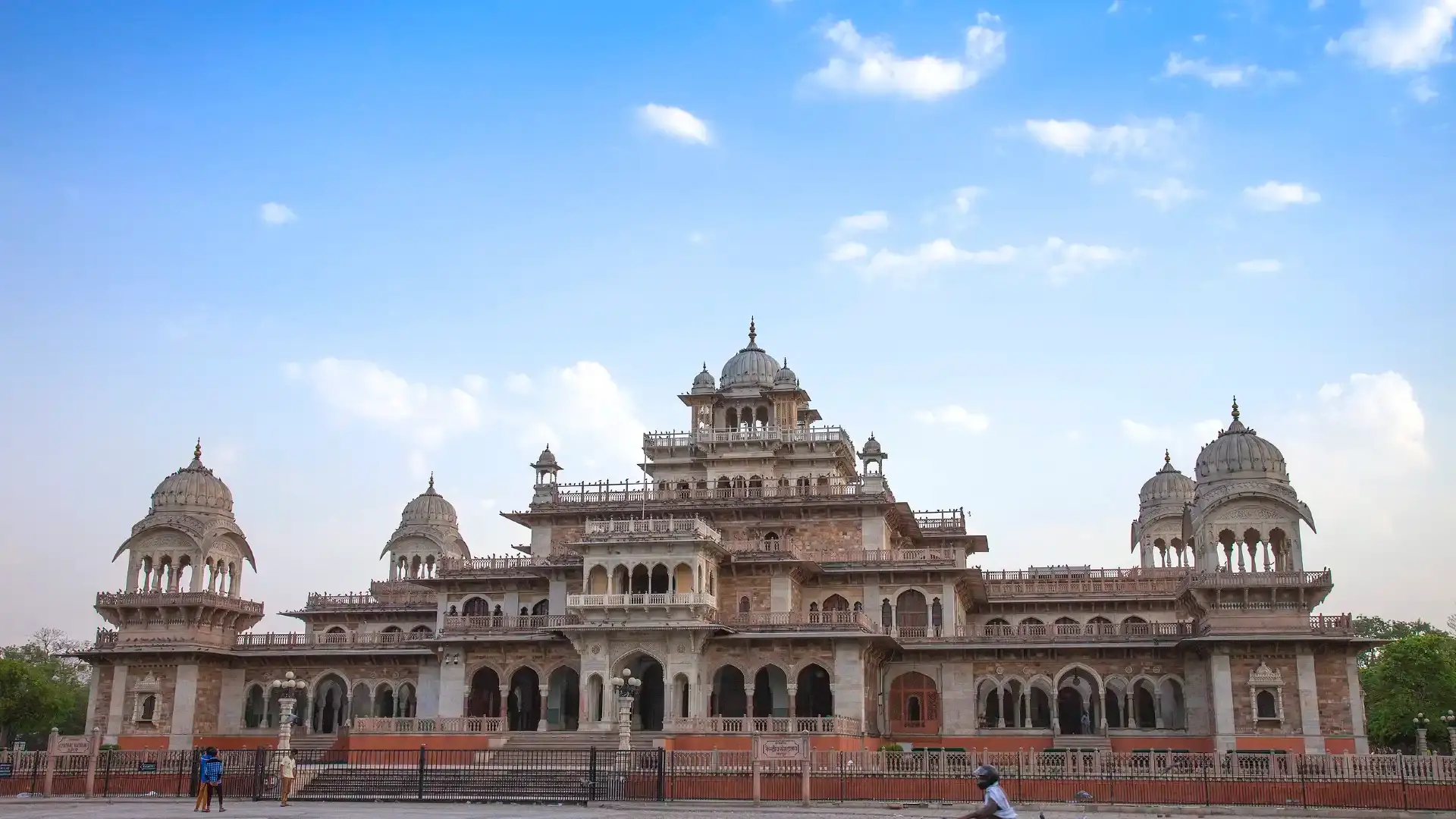 Hotels near Albert Hall Museum