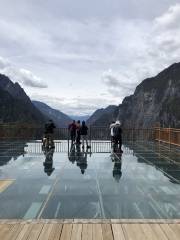 Echo Wall High-Altitude Glass Skywalk