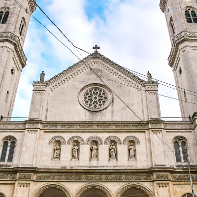 Отели с услугой парковкой в г. Мюнхен