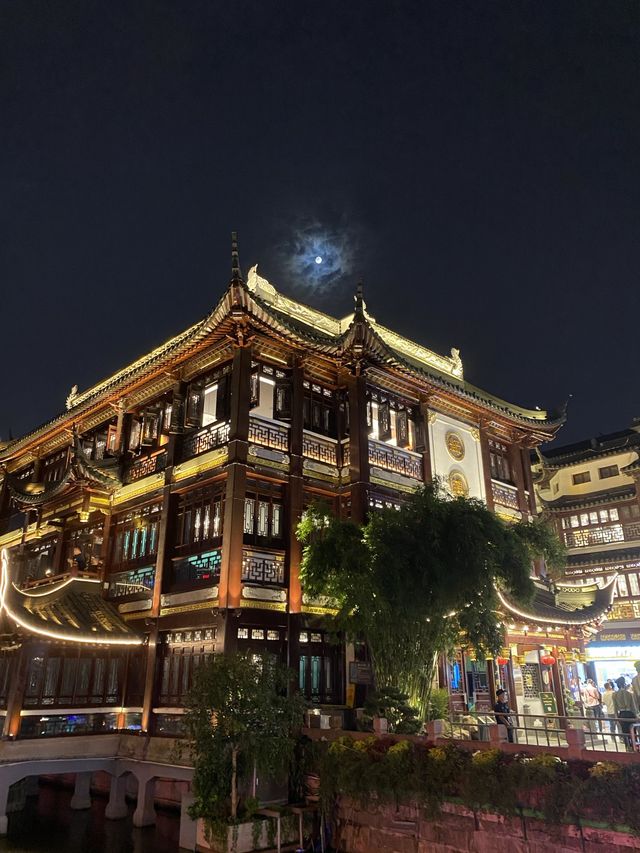 Breathtaking night walks, Yuyuan Garden