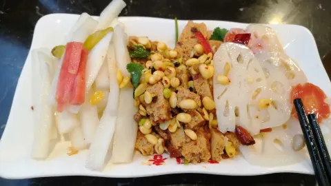 三顾香牛羊肉泡馍(中心大街北段店) in Xingping