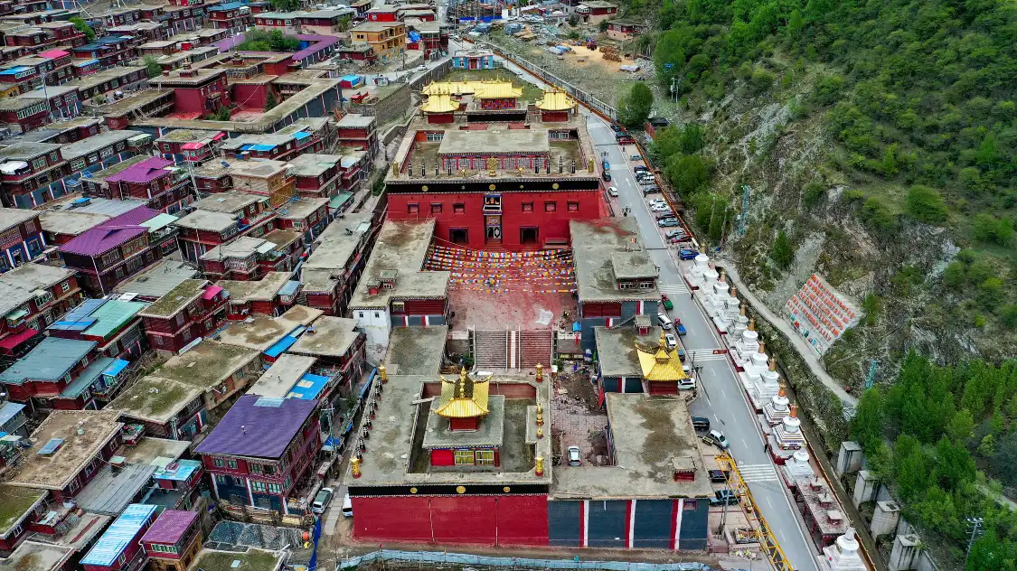 Hotels near Gengqing Temple