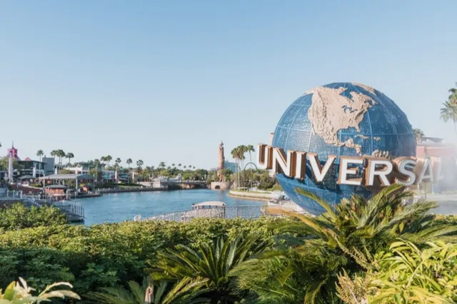 Вид на знаменитую Universal Studios в Голливуде