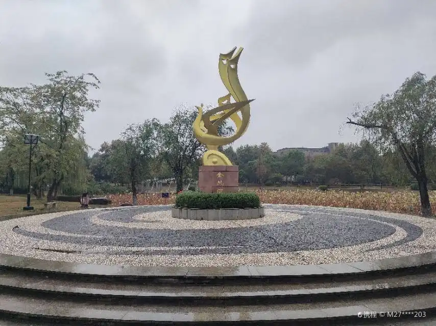 鳳凰山公園周辺のホテル