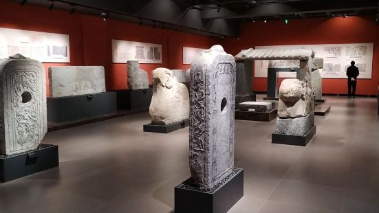 徐州汉画像石艺术馆，分为北馆和南馆，继续参观北馆，基本陈列内