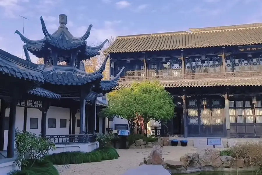 Erfenmingyue Pavilion