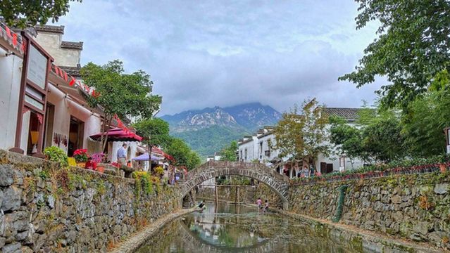 Longchuan Scenic Area - Water Street
