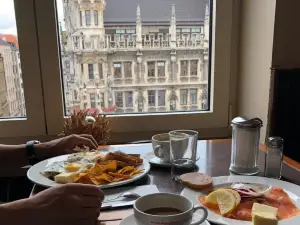 Cafe Glockenspiel