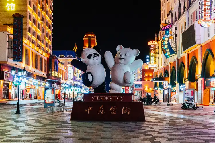 Hotels near Huochetou Square