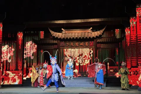 Fu Rong Guo Cui Sichuan Opera with Face-changing & Fire-breathing