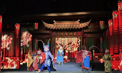 Fu Rong Guo Cui Sichuan Opera with Face-changing & Fire-breathing