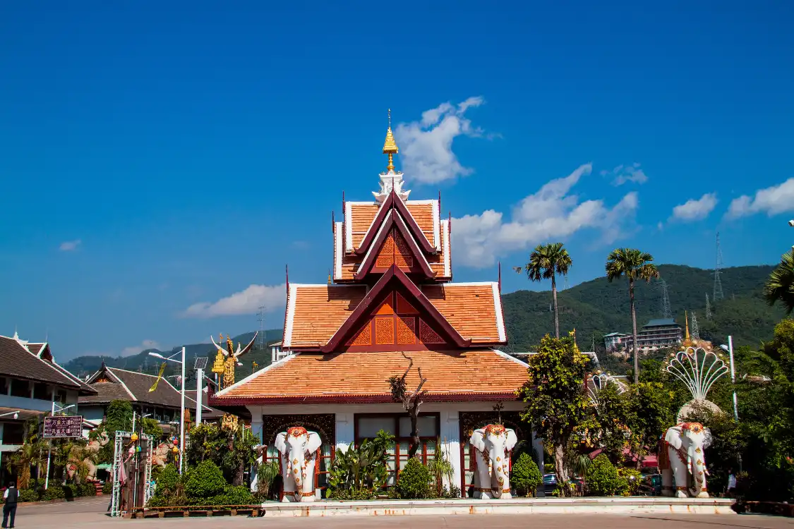 징훙 민족 풍정원 주변 호텔