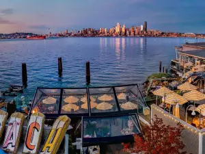 Salty's on Alki Beach