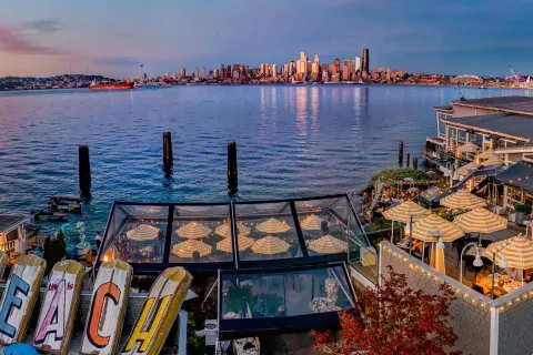 Salty's on Alki Beach
