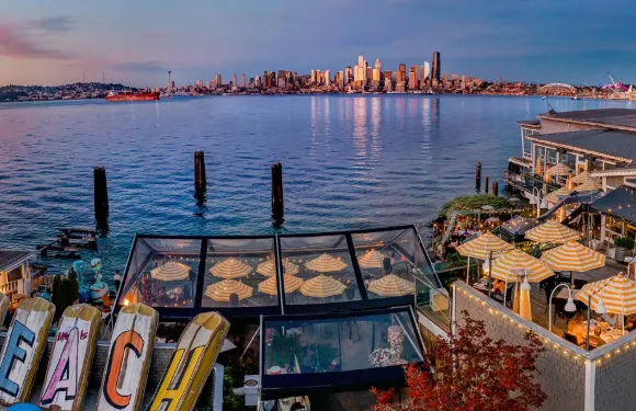 Salty's on Alki Beach