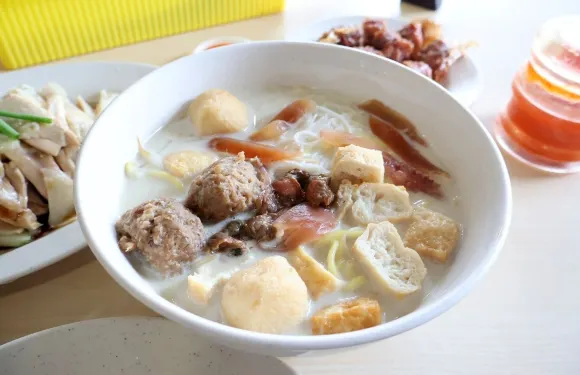 Hot Bowl White Curry Mee