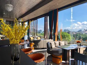 THE ClOUD RESTAURANT