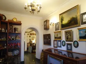 Antique Art Salon