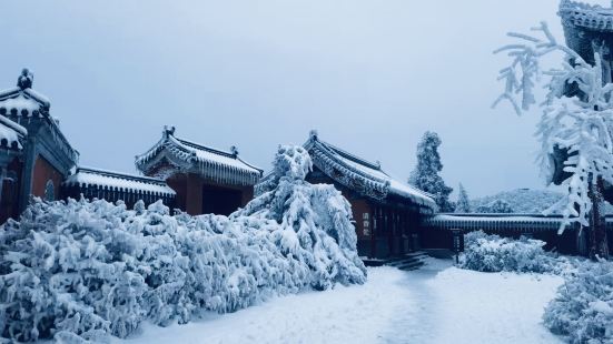 雪中的天门山寺太美太漂亮，圣洁之地，雪中观寺，别有一番味道，