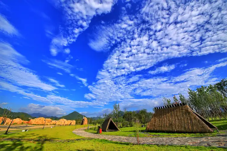 Hotels near Tanheli Qingtong Museum