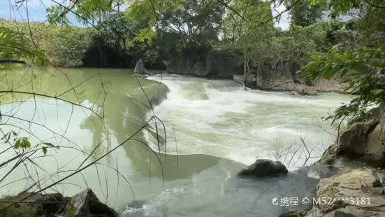 龍洪自然風景区