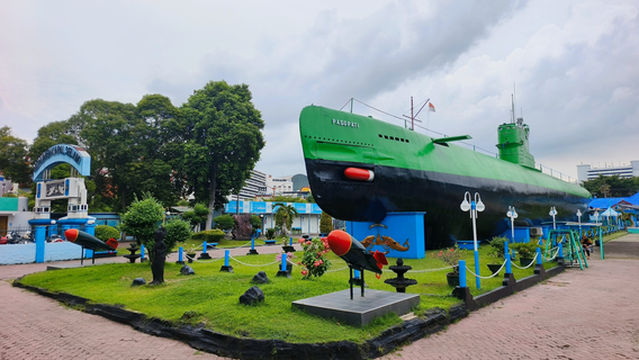 Monumen Kapal Selam Surabaya