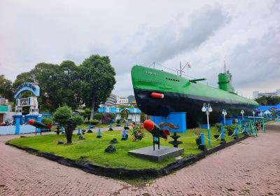 Monkasel (Submarine Monument)