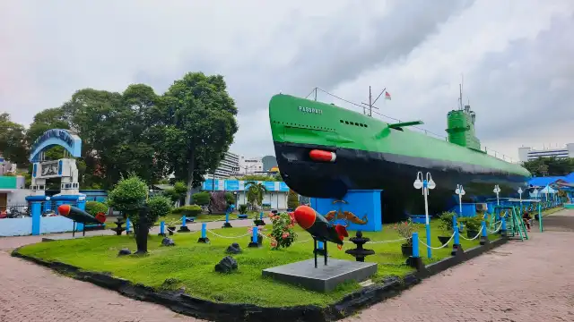 スラバヤ潜水艦記念碑博物館