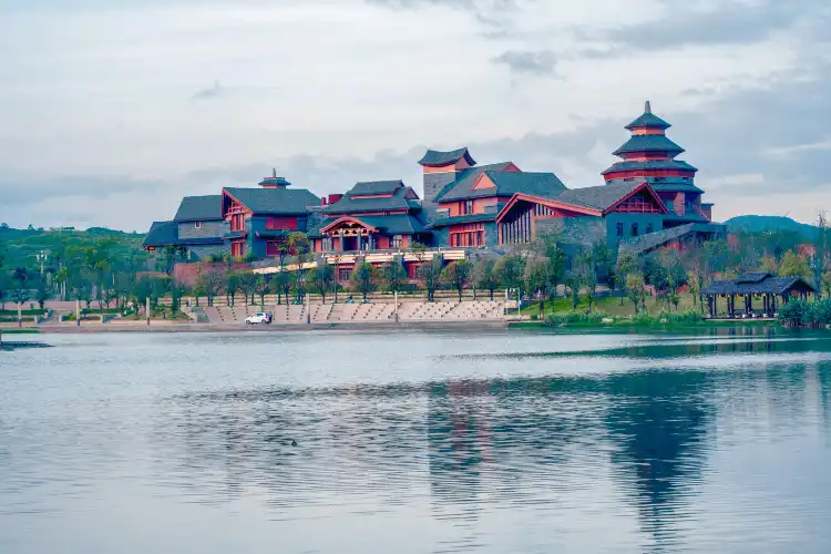 Hotels near Lutun Town