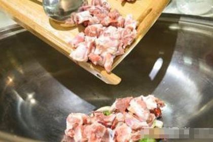 回到从前铁锅烀羊肉