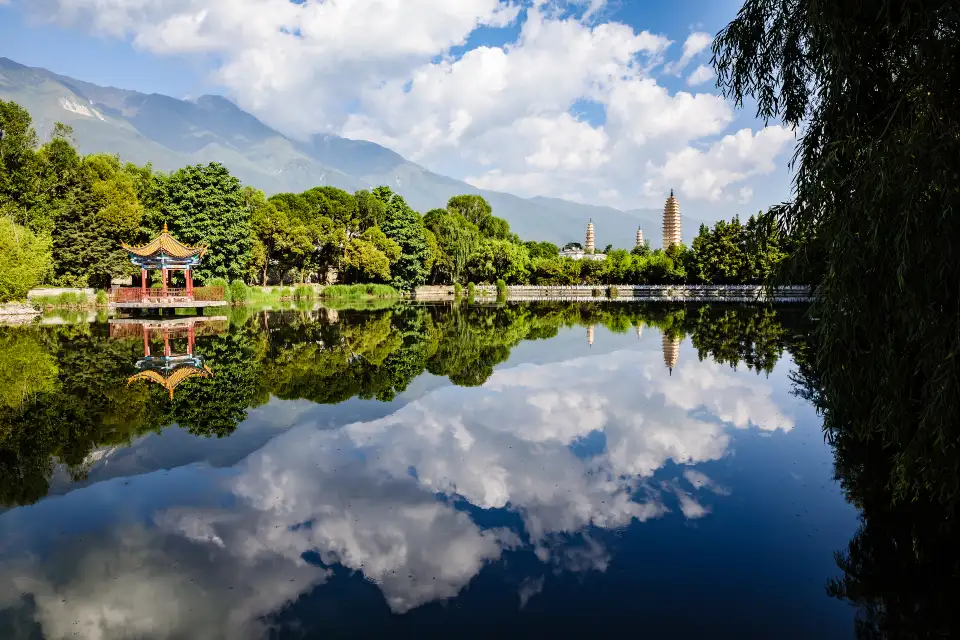 3_Three Pagodas Reflection Park