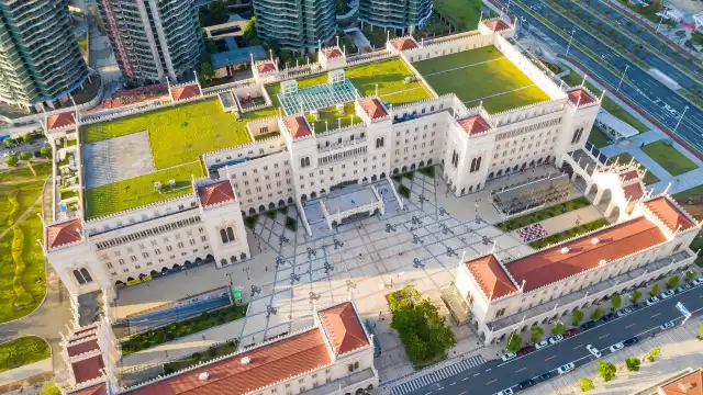 Hotels near Legend Square