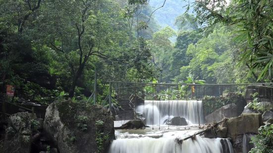 岱仙瀑布，华南地区最壮观的瀑布；蓝天白云下、青山绿水中，岱仙