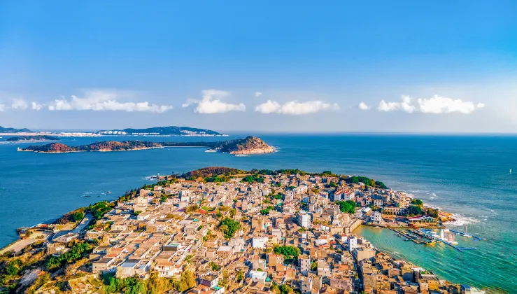 Отели с услугой бассейном в г. Дуншань