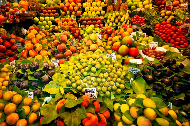 Shop local produce and delicacy at Mercat de la Boqueria