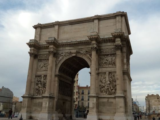 Arc de Triomphe ( Porte d'Aix )