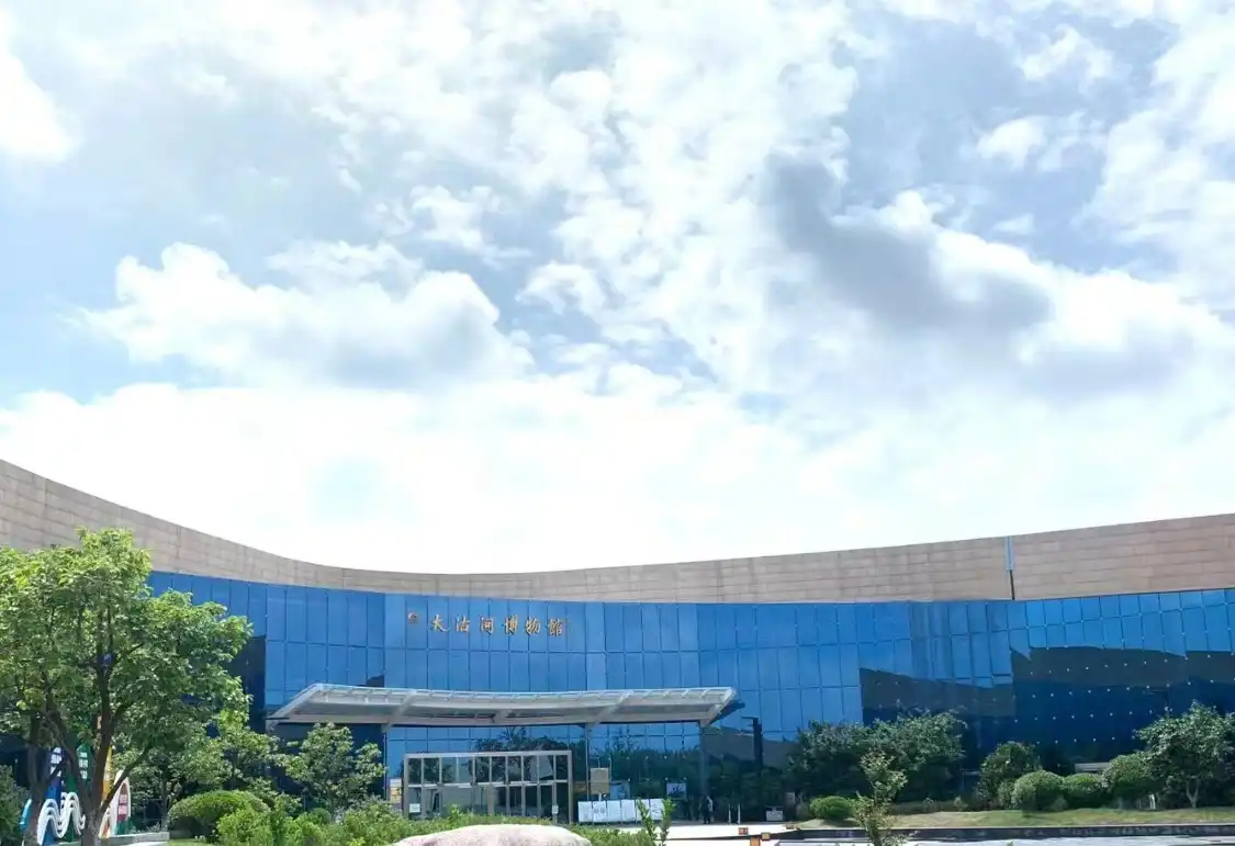 Hotels near Jiaozhou Museum