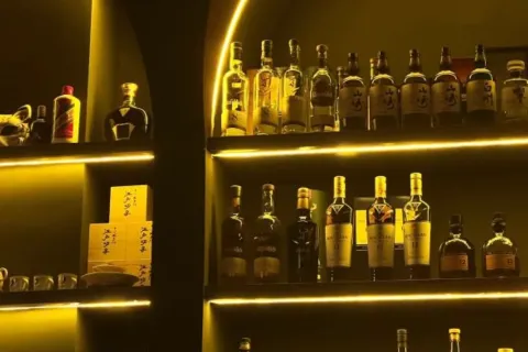 FOX COCKTAIL BAR