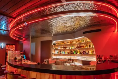 π whiskybar