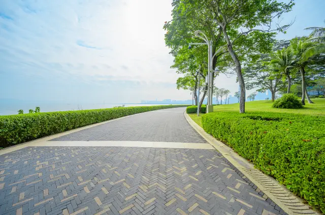 Coastal Cycling Path in Shenzhen