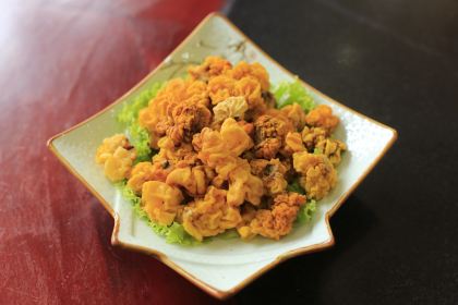 鲁朗石锅城·松茸天麻石锅鸡