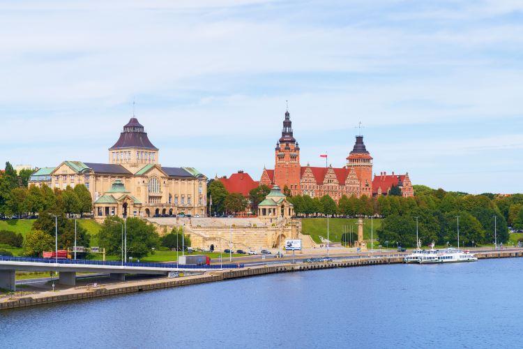 Compare 5 airports near Szczecin
