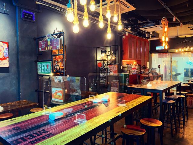 有大隻仔坐鎮嘅復古工業風台灣麵店 有大隻仔坐鎮嘅復古工業風台灣麵店