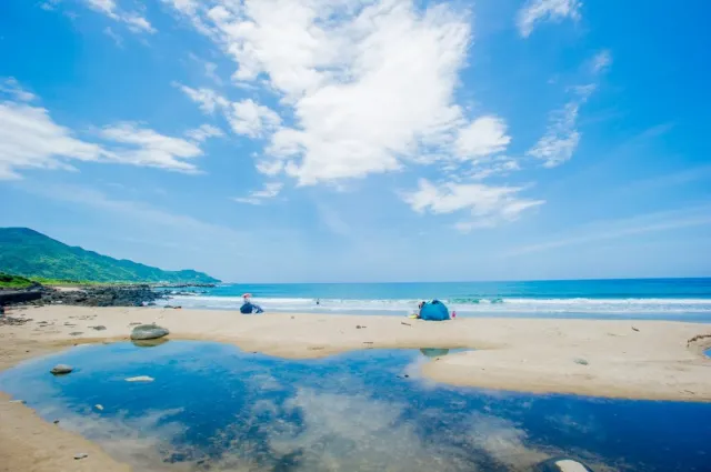 【台灣景點】全台14大推薦打卡海灘 ，口袋名單光看就療癒