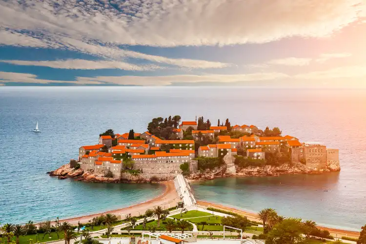 Hotels With Bars in Montenegro