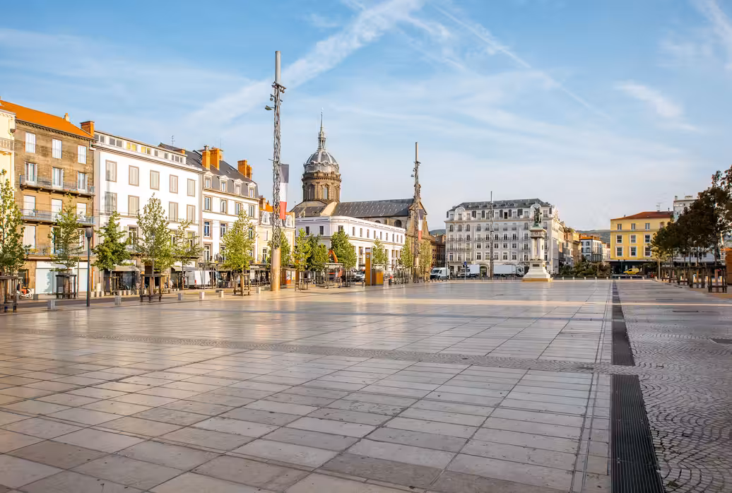 Voli ${{cityDName}} Clermont-Ferrand
