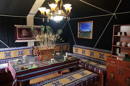 德令哈扎西仓茶餐厅