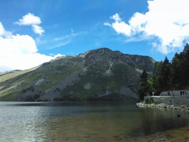思金拉錯湖