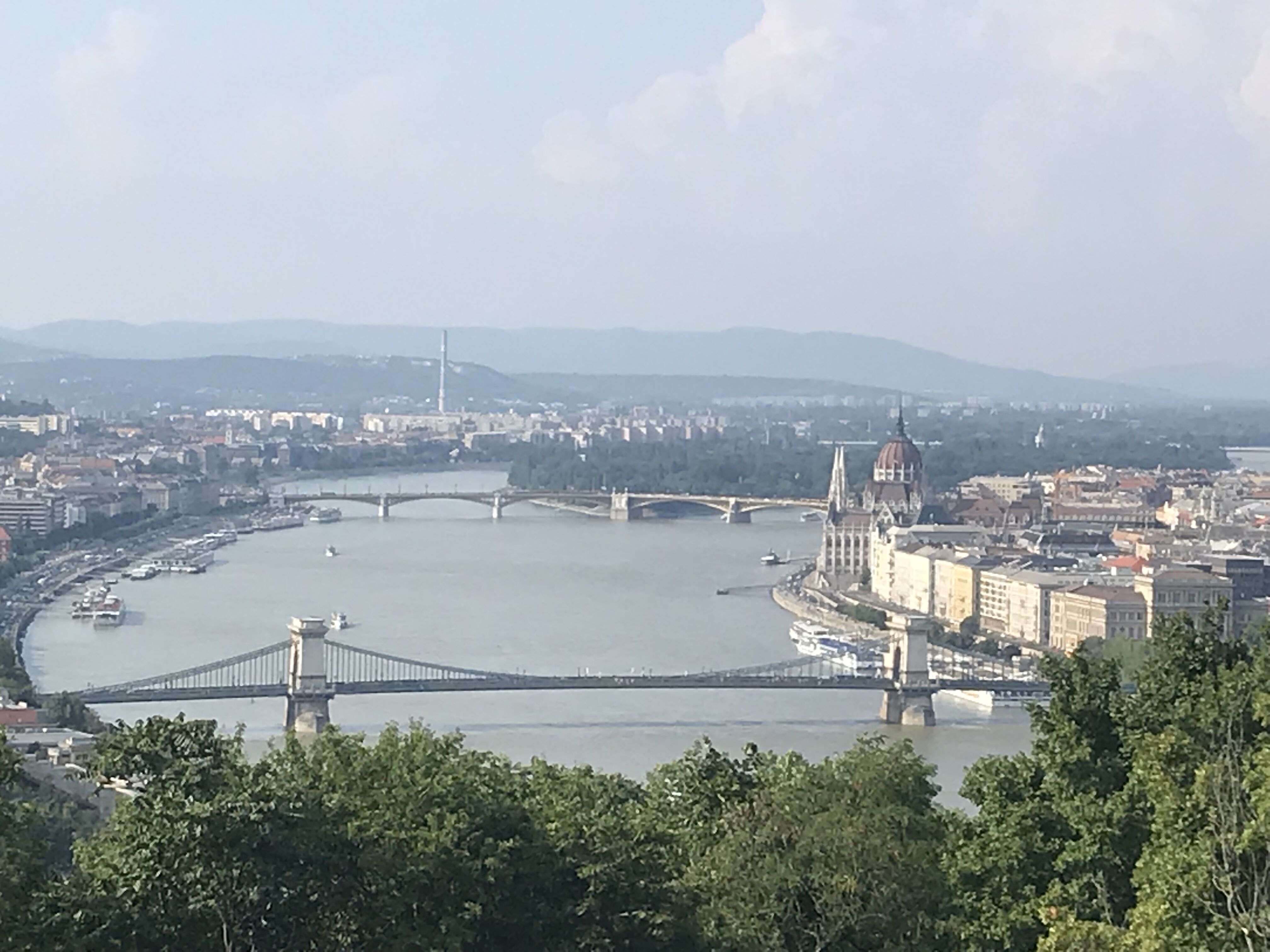 ブダペスト ゲッレールト山と女神像 評判 案内 トリップドットコム